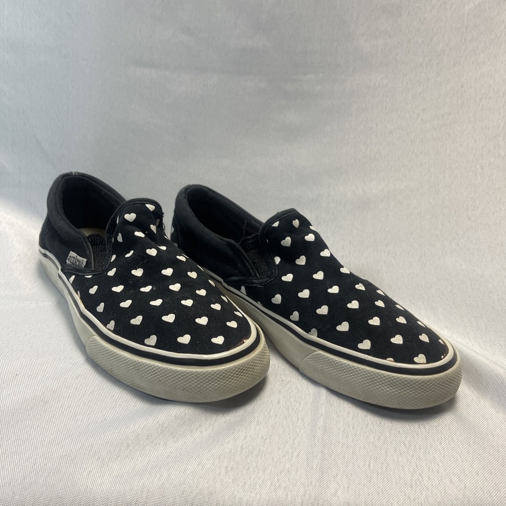 Classic Slip-On White Harts Shoe Size Size 6 Black/white